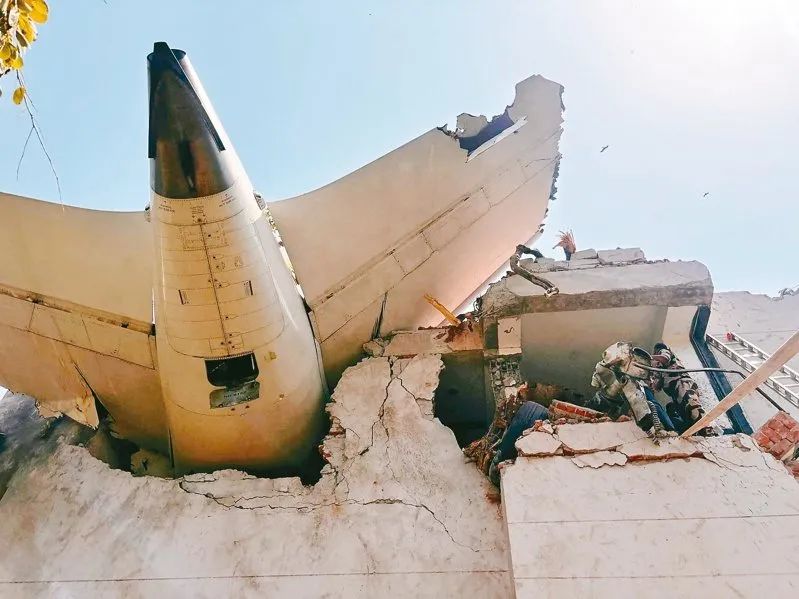 印航波音787墜機…242乘員僅1人生還撞進學校再致5死| 印度航空墜機| 全球| 聯合新聞網