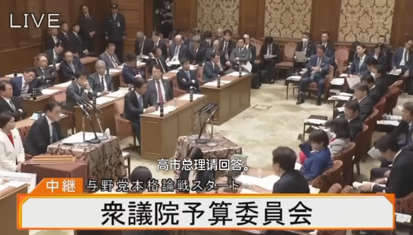 人们在看台上的人和观众 低可信度描述已自动生成