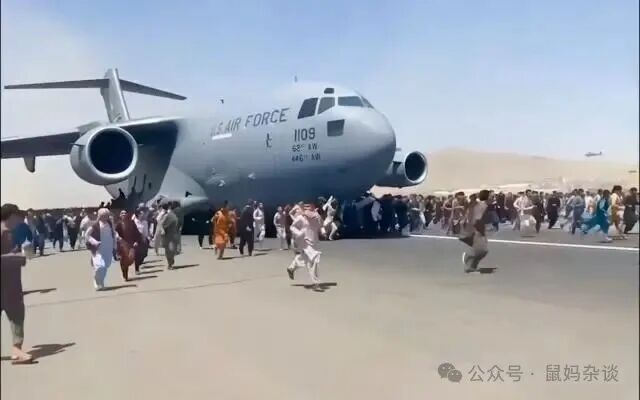 美军撤离阿富汗名场面