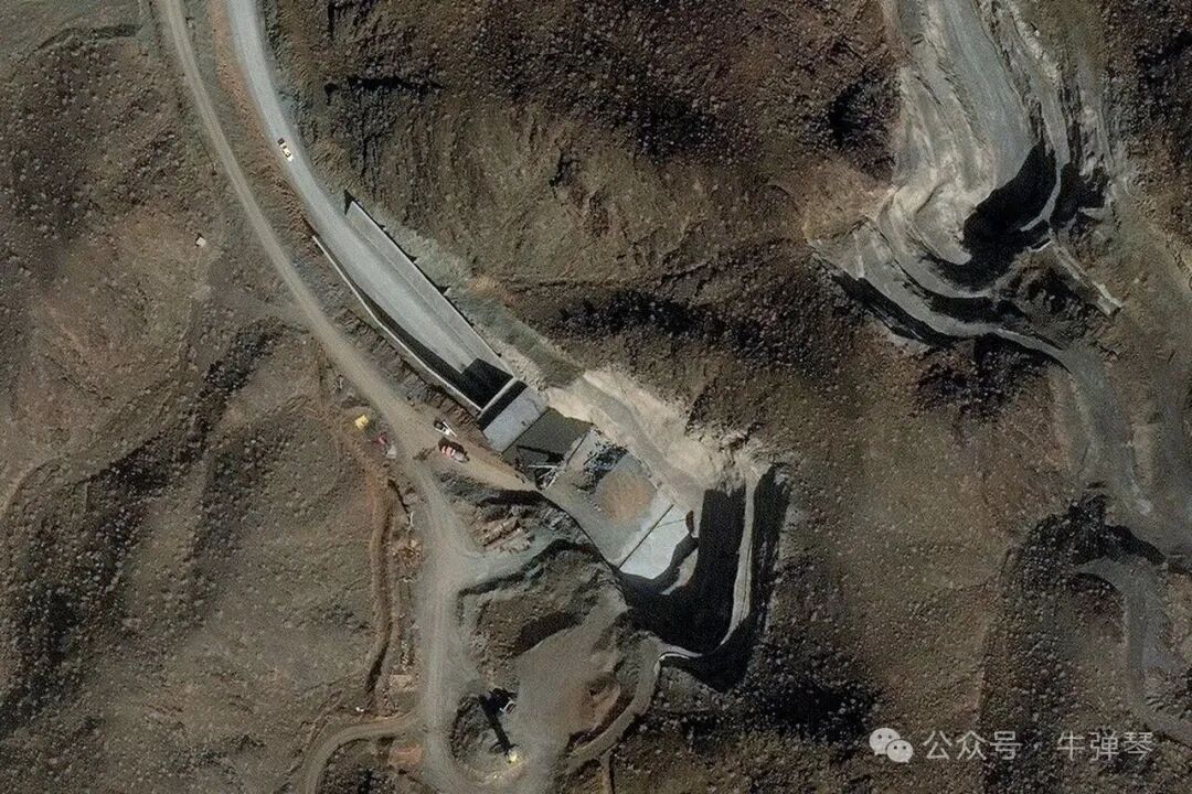 卫星图像显示,2月10日,伊朗南坦茨附近一个综合体的两个隧道入口正在加固和加固。