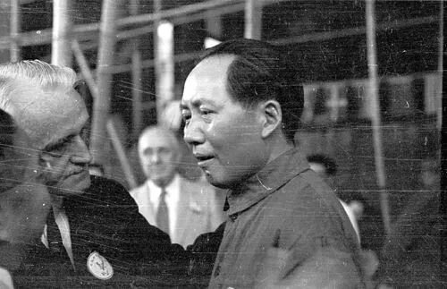 国共重庆谈判时期 蒋介石为何放弃扣押毛泽东