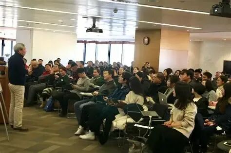 阎连科：生活对我们每个人的冒犯到了不可忍受的程度_凤凰文化