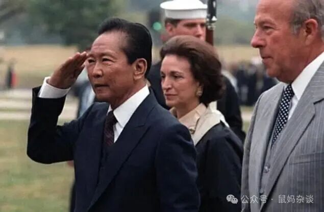 老马科斯流亡夏威夷