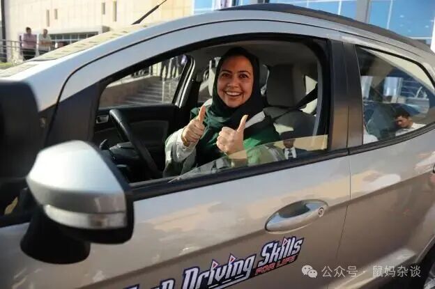 沙特女性开车